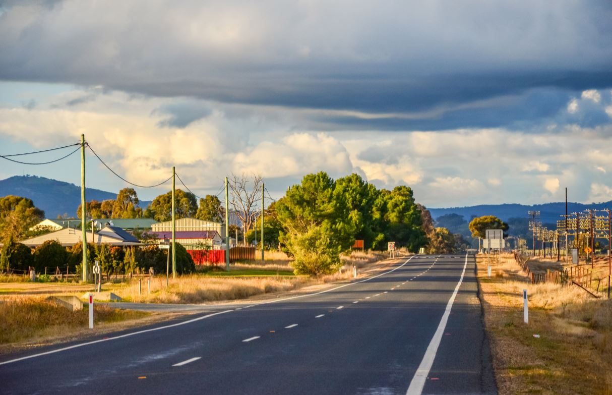 Local roads. Типичная австралийская деревня. Глушь Австралия. Typical Australian. New Regionalism in Australia.